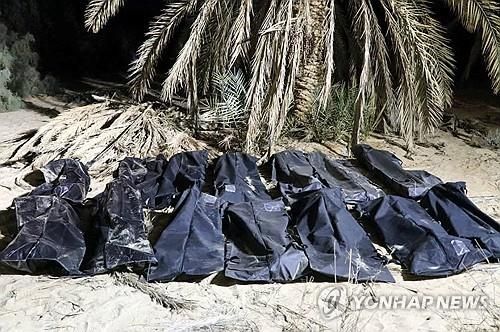 리비아 동부 사막에서 발견된 이주민 시신들