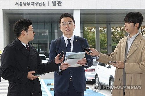 첫 공판 출석하는 김남국 전 의원