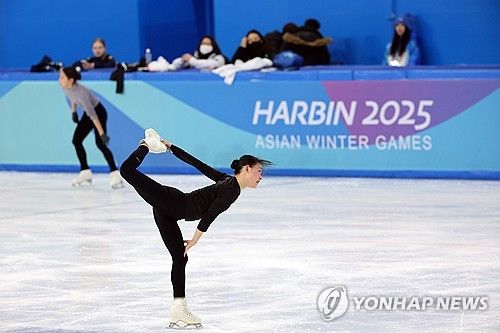 훈련하는 한국 여자 피겨 김채연