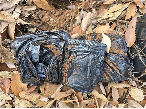 땅 속에 숨긴 마약