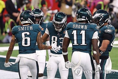 터치다운 후 자축하는 필라델피아 선수단