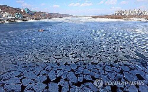 얼음 떠다니는 한강