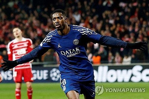 골 세리머니 하는 PSG 뎀벨레.