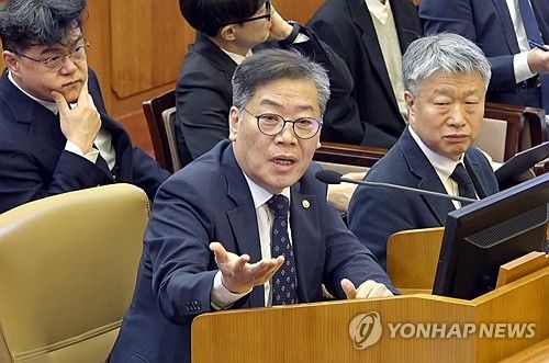 발언하는 김용빈 사무총장