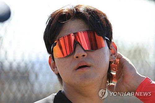 인터뷰하는 김도영