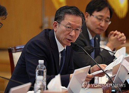 국감서 질의하는 정성호 의원