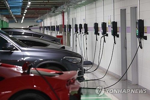 충전 중인 전기차