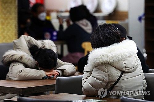 눈물 흘리는 서경호 침몰 사고 유가족