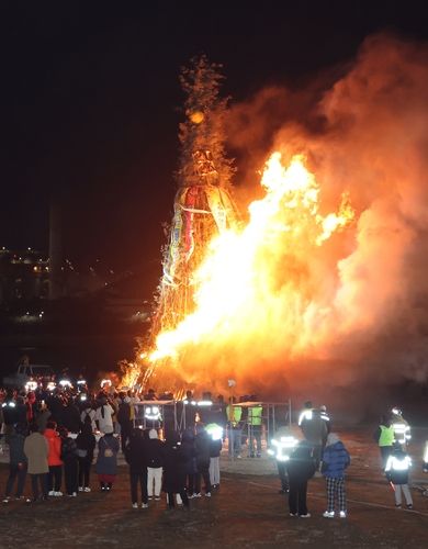 지난해 형산강변에서 열린 달집태우기