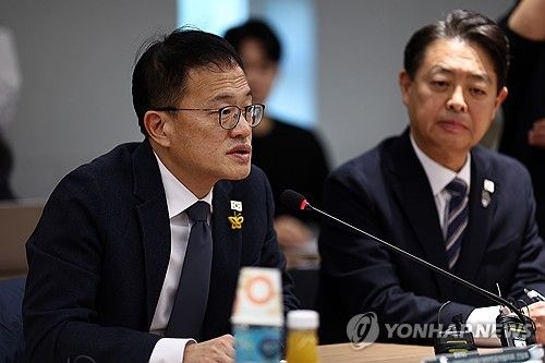 발언하는 박주민 보건복지위원장