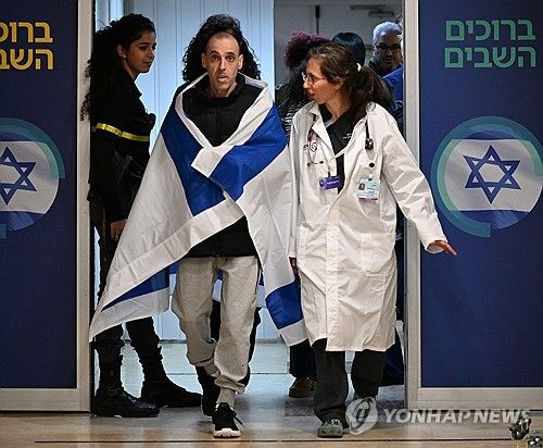 지난 8일 석방된 이스라엘 인질 엘리 샤라비씨