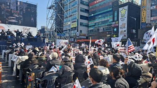 11일 천안에서 열린 윤대통령 탄핵 반대 집회 모습