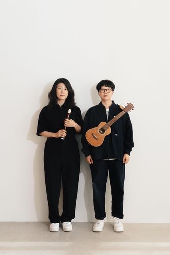 황선우 작가(왼쪽)와 김하나 작가