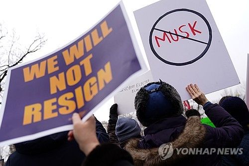 11일(현지시간) 미 워싱턴DC에서 머스크의 정부효율부에 항의하는 시위대