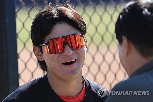 인터뷰하는 김도영