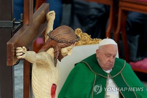 지쳐보이는 교황