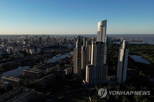 아르헨티나 푸에르토마데로 르누아르 타워 주변 전경