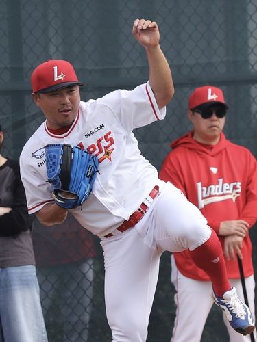 불펜피칭하는 SSG 한두솔