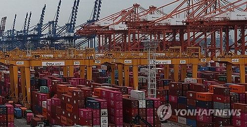 컨테이너 가득쌓인 부산신항