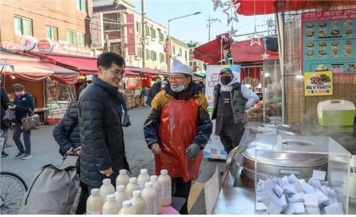 서서울골목형상점가를 찾아 상인들과 만난 이기재 양천구청장