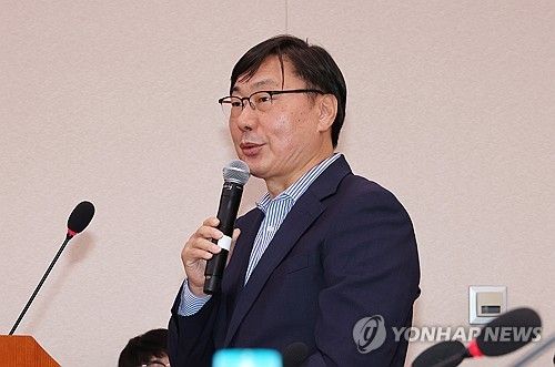 질의에 답변하는 이화영 전 경기도 평화부지사