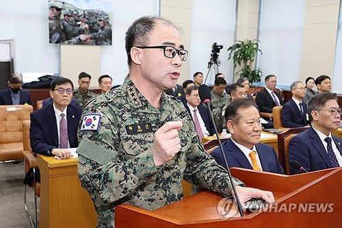 답변하는 곽종근 전 특수전사령관