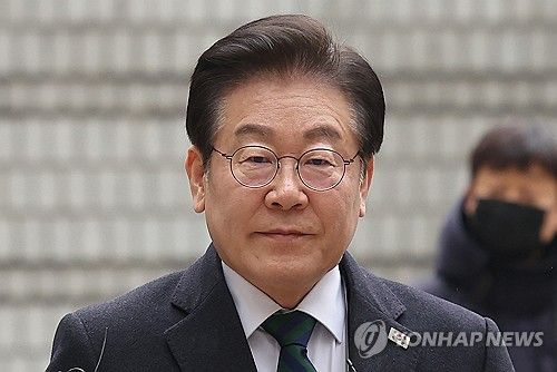 법원 향하는 이재명 대표