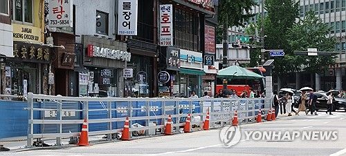 시청역 역주행 사고 현장에 방호 울타리 설치