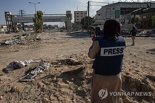 가자지구 전쟁 취재하는 언론인