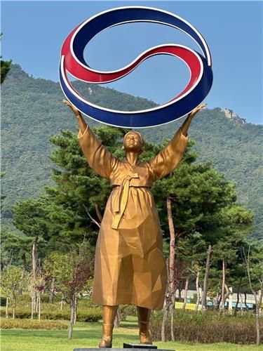 이전되는 유관순 열사 동상