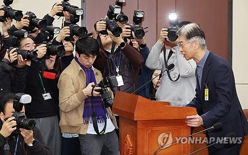 답변하는 김봉식 전 서울경찰청장
