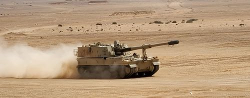 중동 사막을 달리고 있는 K9 자주포