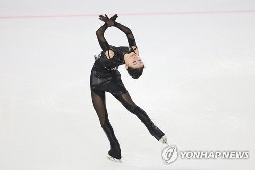 쇼트 연기 펼치는 김채연