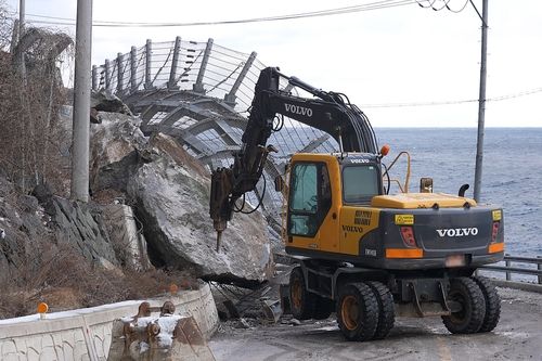 울릉일주도로 낙석 제거