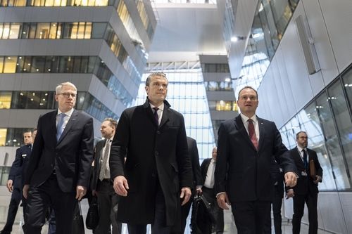 나토 본부 찾은 미 국방