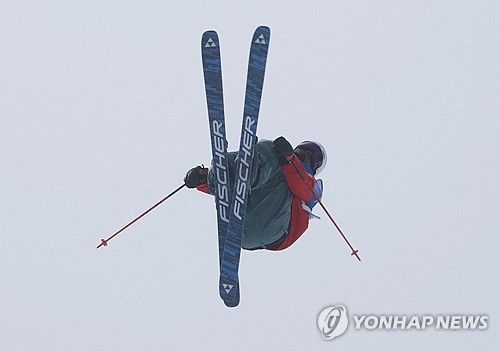 윤종현의 빅에어 연기 모습