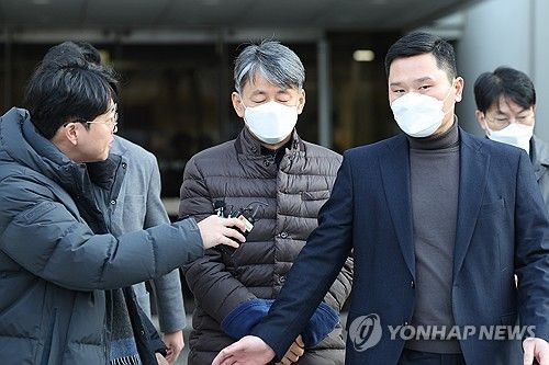 눈감는 조지호 경찰청장