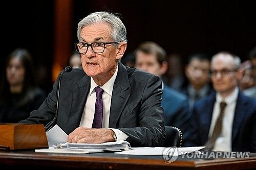 미 연방 상원 청문회에서 발언하는 파월 의장