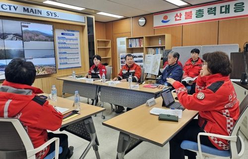 강릉서 대형산불 대응 태세 점검하는 산림청 차장 