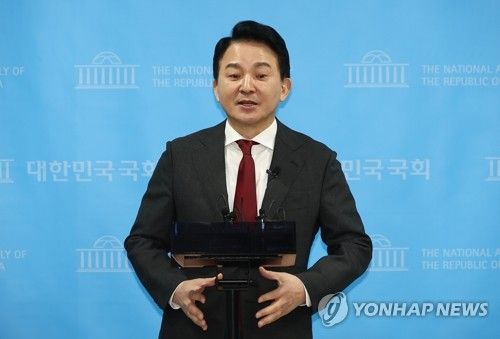 취재진 질문에 답하는 원희룡 전 장관