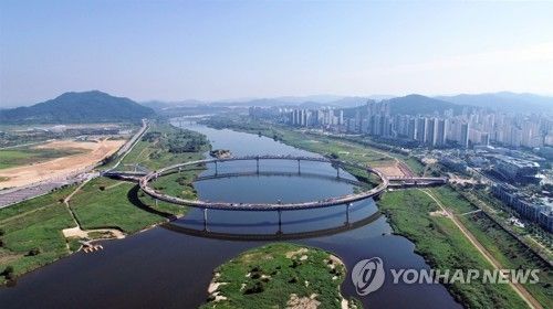 하늘에서 내려다본 이응다리(금강보행교)