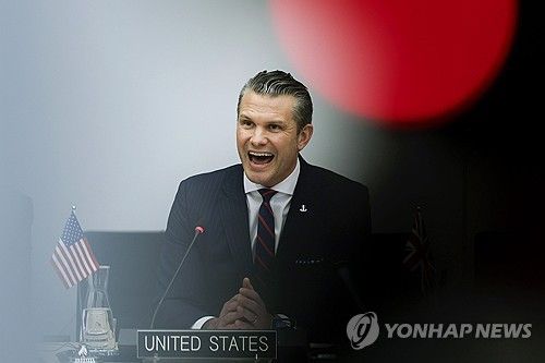 모두 발언하는 미 국방