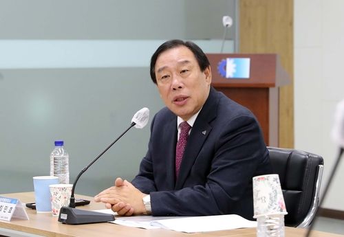 인사말하는 최민호 시장