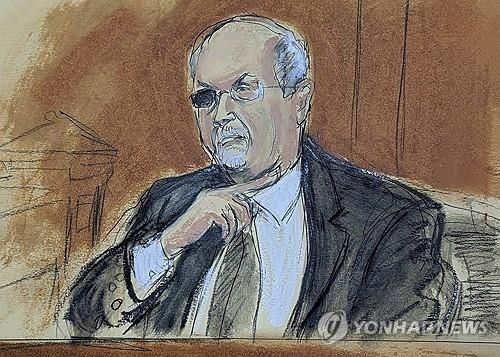 재판에서 증언하는 루슈디