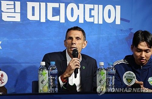 각오 밝히는 거스 포옛 전북 감독