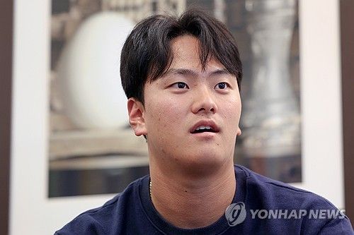 인터뷰하는 키움 포수 김건희