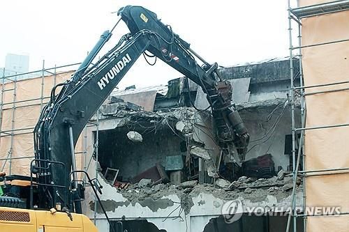 60년 된 원주 아카데미극장 건물 철거