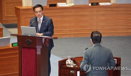 질의에 답변하는 최상목 권한대행