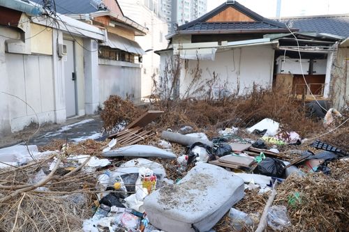 중구 가로주택정비사업 구역 내 쓰레기 