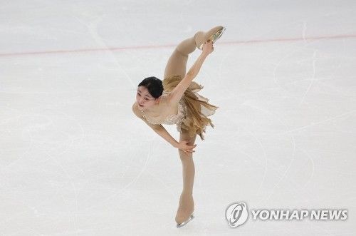 연기하는 김채연